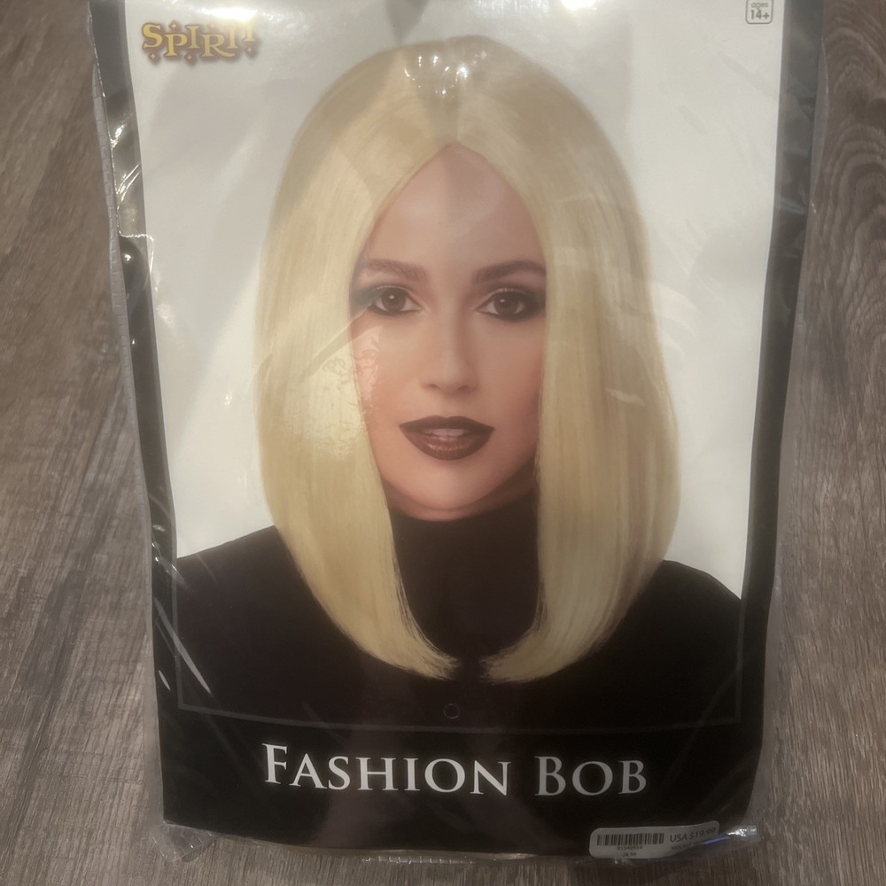 Spirit Halloween Fashion Bob Wig Midnight Blonde Adult Costume Wig New
